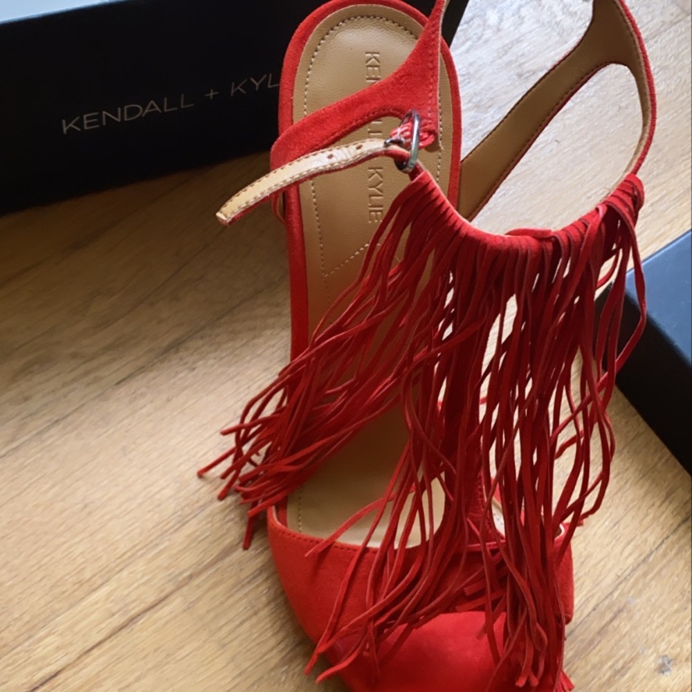 Kendall & Kylie Fringe coral heel - sz 8.5 ❤️
